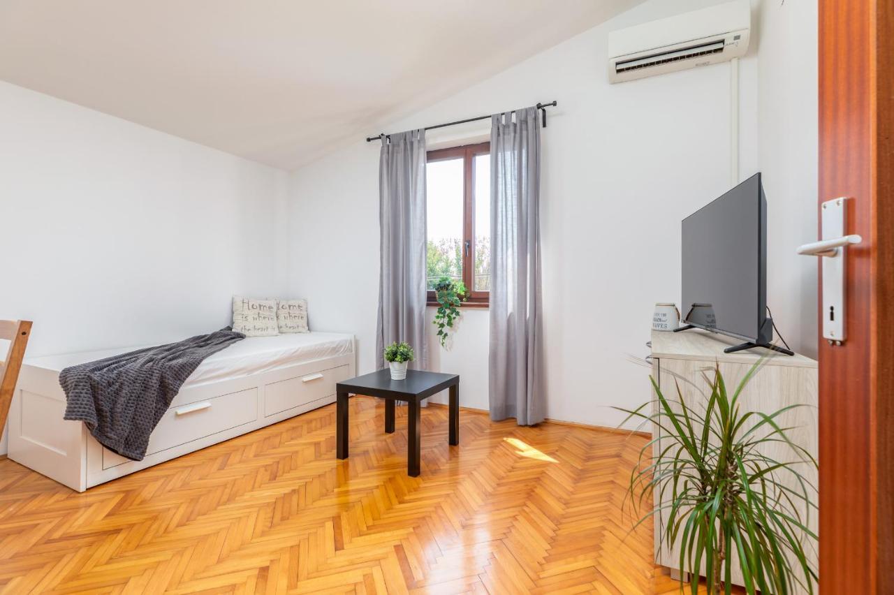 פאז'אנה Apartment Tesic Close To The Sea With Shared 4Xbicycles מראה חיצוני תמונה