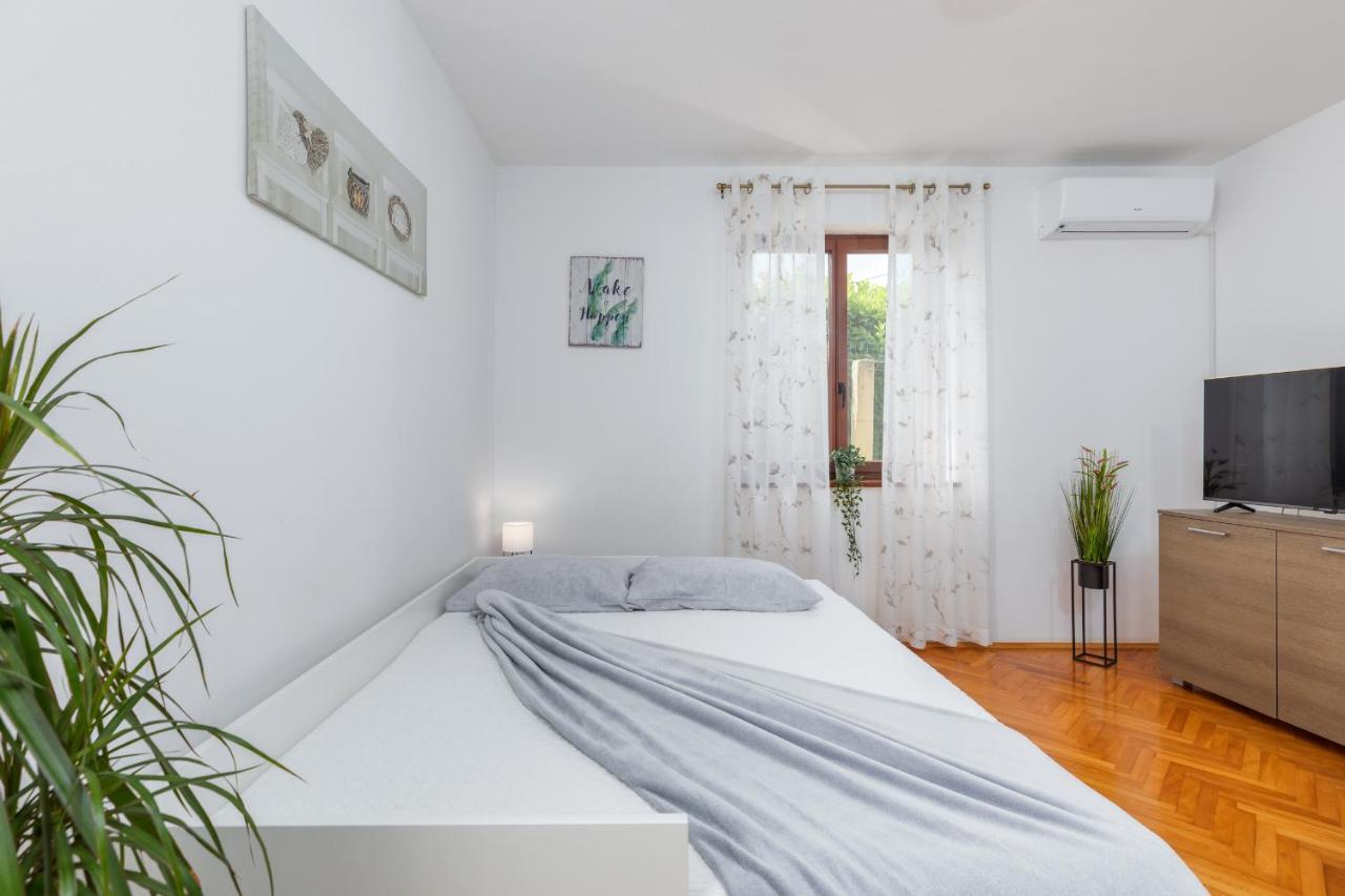 פאז'אנה Apartment Tesic Close To The Sea With Shared 4Xbicycles מראה חיצוני תמונה