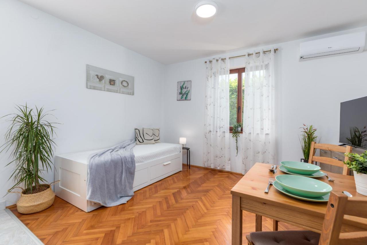 פאז'אנה Apartment Tesic Close To The Sea With Shared 4Xbicycles מראה חיצוני תמונה