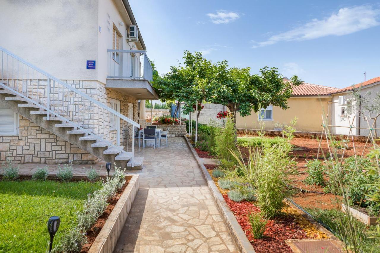 פאז'אנה Apartment Tesic Close To The Sea With Shared 4Xbicycles מראה חיצוני תמונה